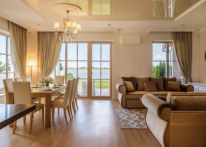 Smelynas House דירה